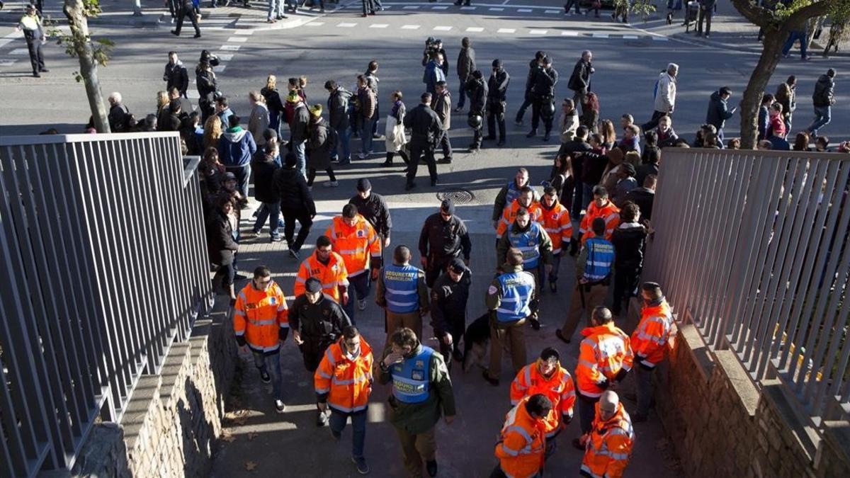 Registros y medidas de seguridad especiales en el Camp Nou, en el derbi contra el Espanyol de diciembre del 2014