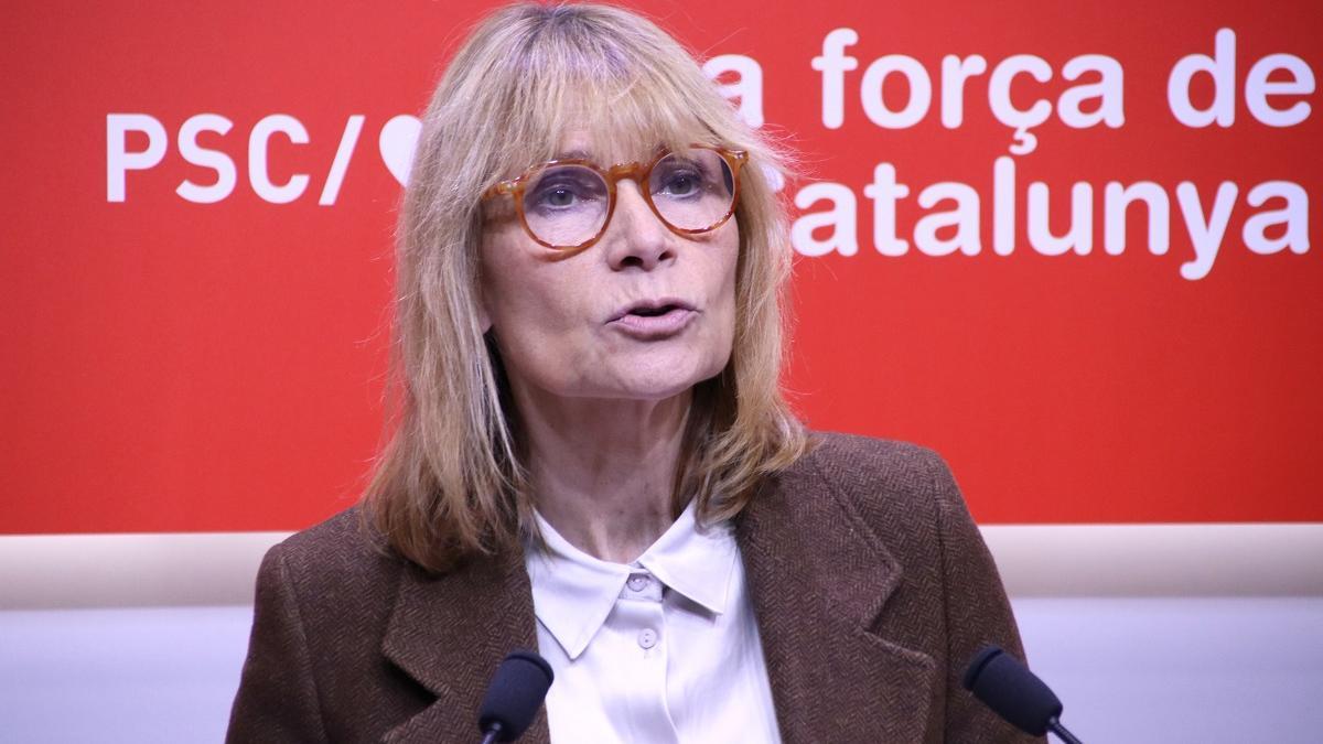 La portavoz del PSC, Lluïsa Moret, este lunes en rueda de prensa