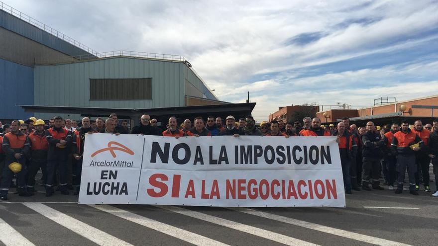 Los trabajadores de ArcelorMittal en Sagunt pararán dos horas por turno en protesta por el último ERTE