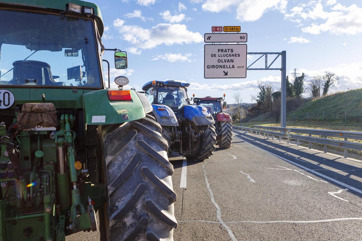 Protesta pagesa a la C-16, a Olvan