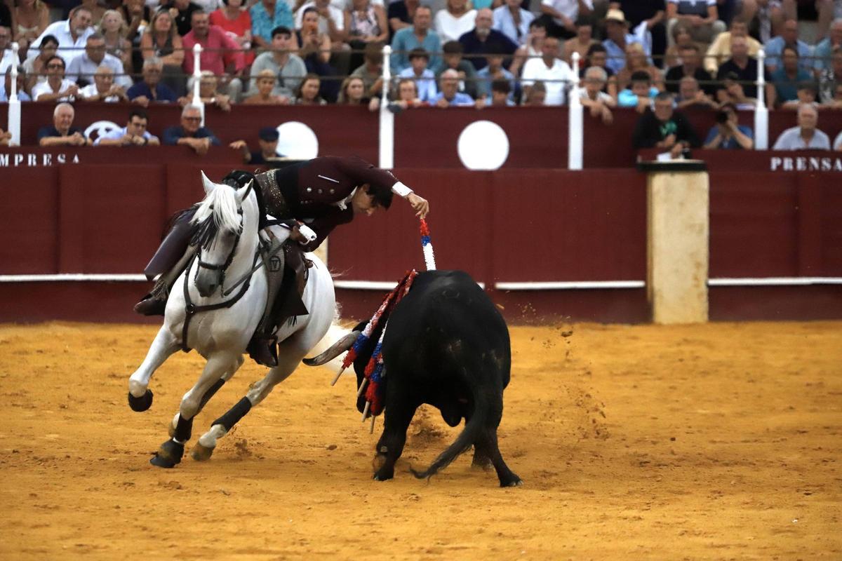 Diego Ventura, clavando un rejón