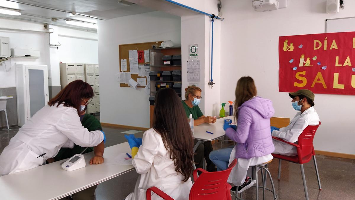 Los participantes del curso de atención sociosanitaria a personas dependientes en instituciones sociales realizarán su formación en varias residencias de mayores