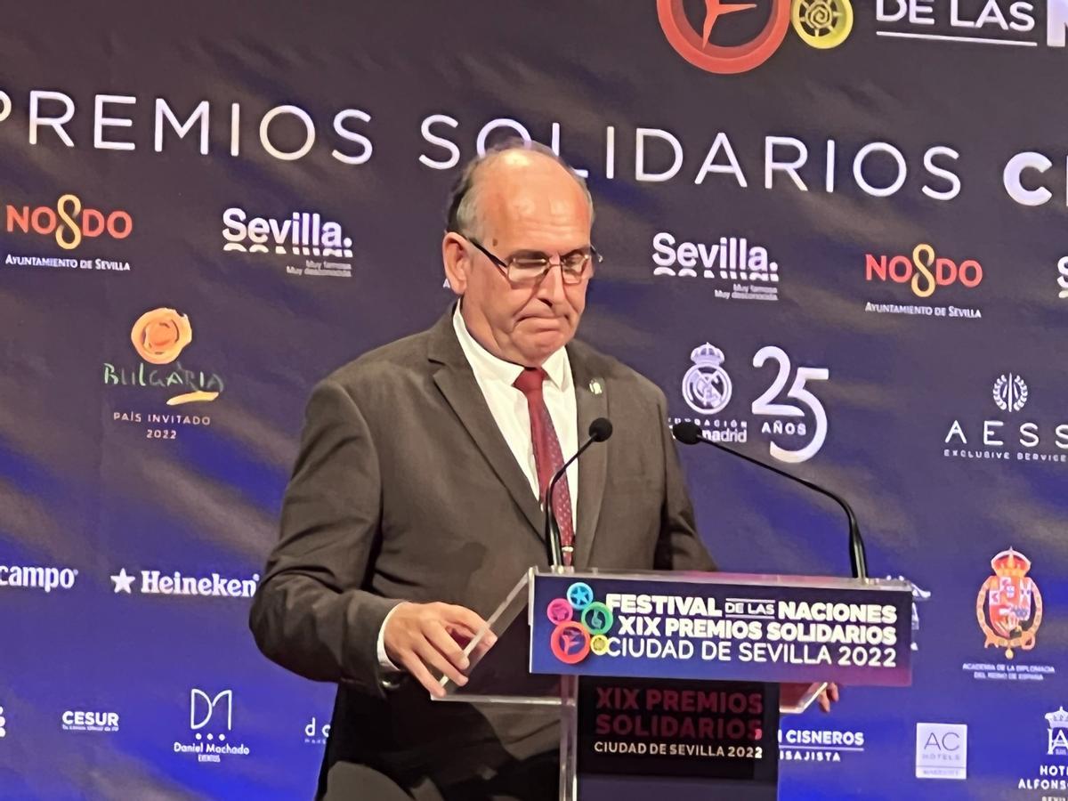 Joaquin Amills recogiendo el premio