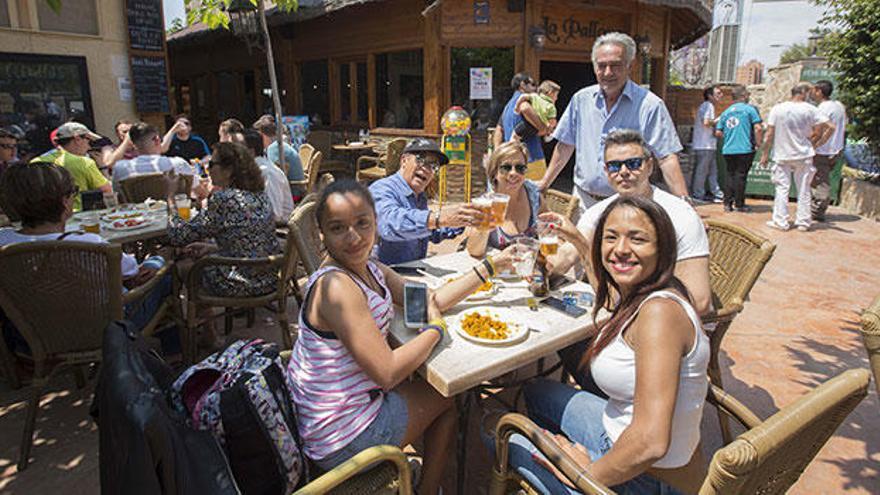 Mont Royal cumple 30 años y lo celebra con 12 horas gratis de comida y bebida