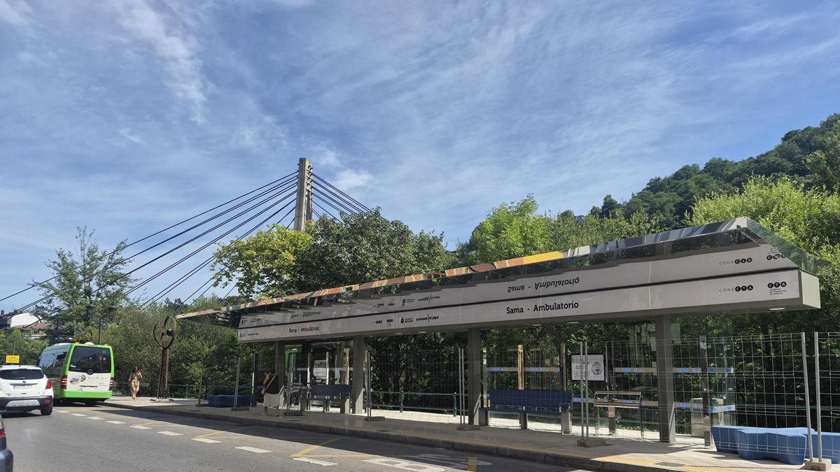 La gran marquesina de autobuses de Sama.