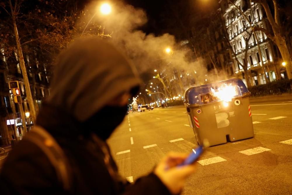 Protestes i tensió a l'exterior del Parlament de Catalunya