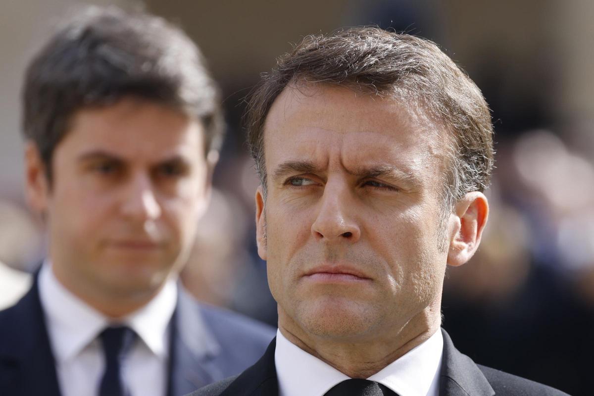 El presidente francés, Emmanuel Macron, y el primer ministro, Gabriel Attal, el pasado viernes en un acto en París.