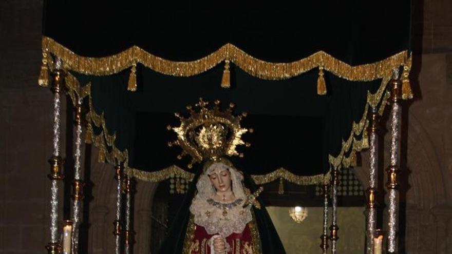 La Virgen de la Vera Cruz lució sus mejores galas, estrenando varias novedades en su trono
