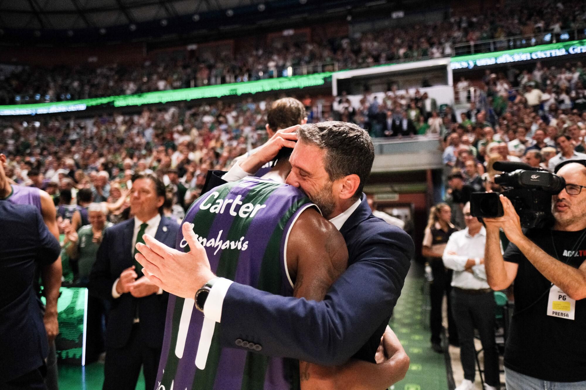 Despedida entre afición y el Unicaja