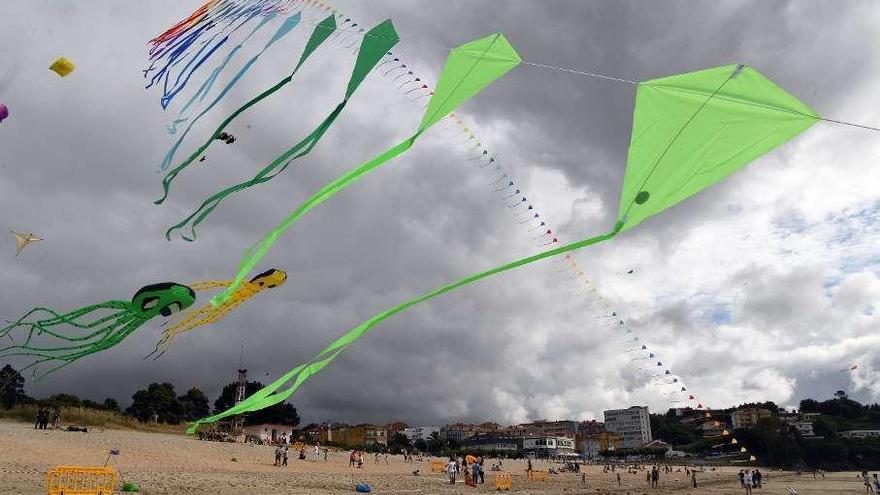 La Playa Grande de Miño acoge un Festival de Cometas