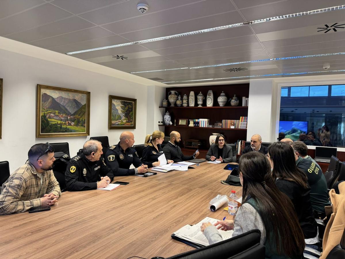 Un momento de la Junta Local de Seguridad celebrada en Carlet.