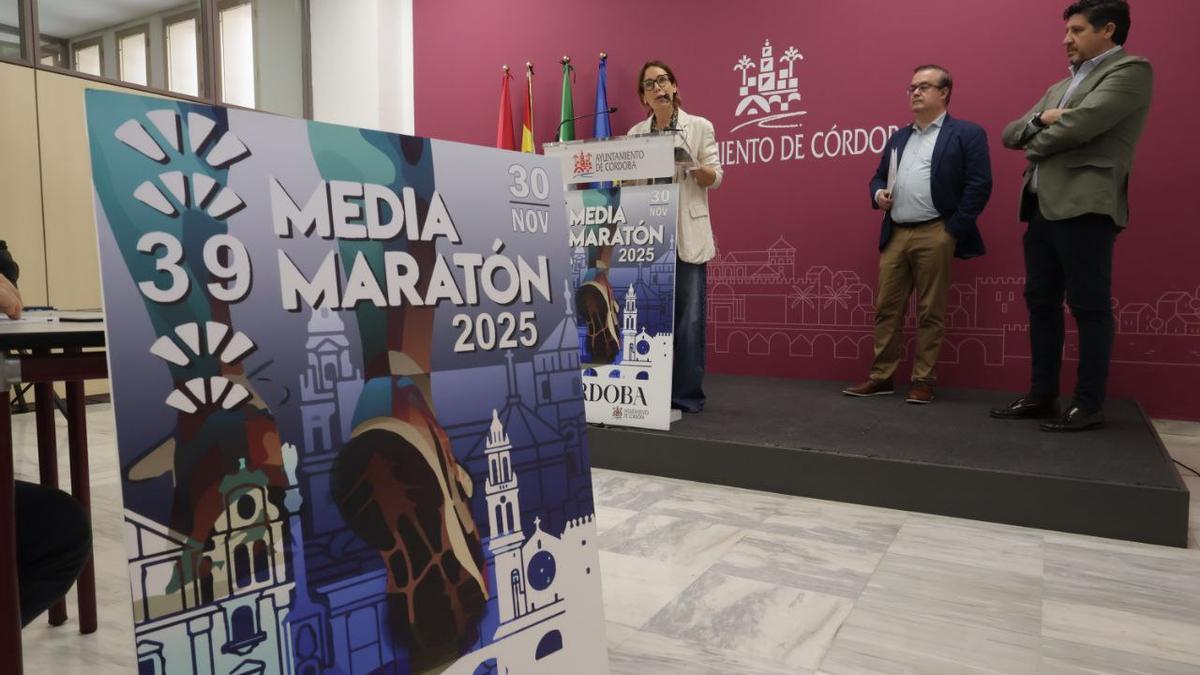 Marian Aguilar remarcó la importancia de unir turismo y deporte en la presentación de la Media Maratón de Córdoba.