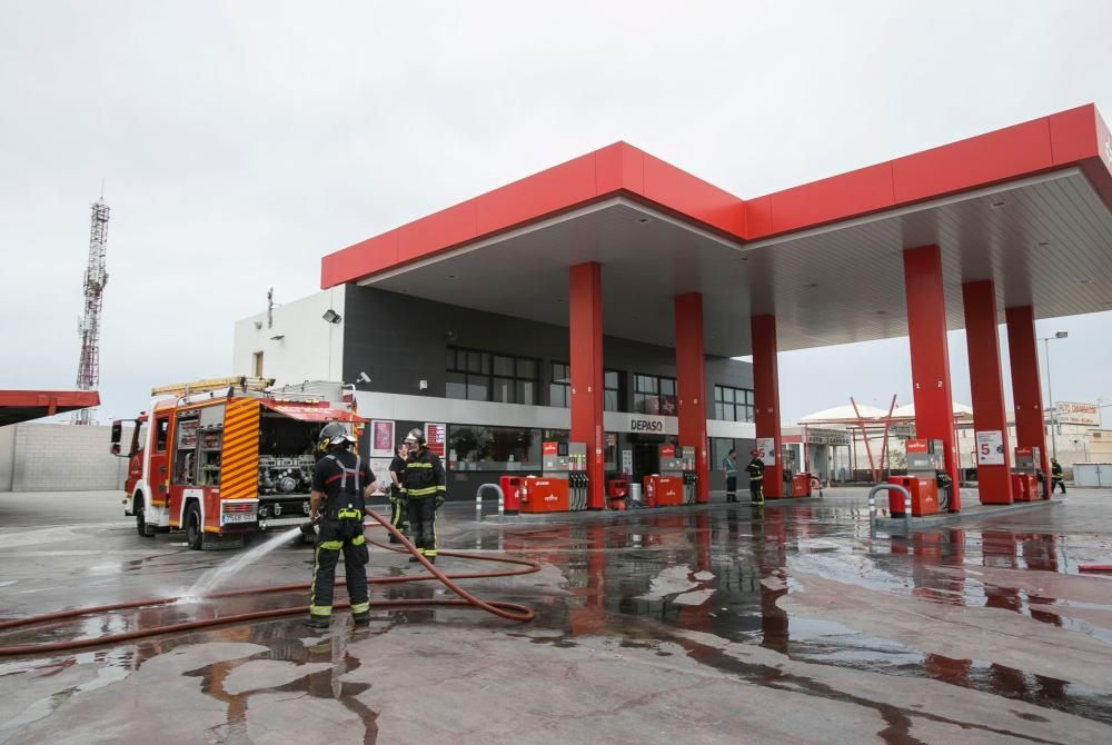 Incendio en una gasolinera de Alicante