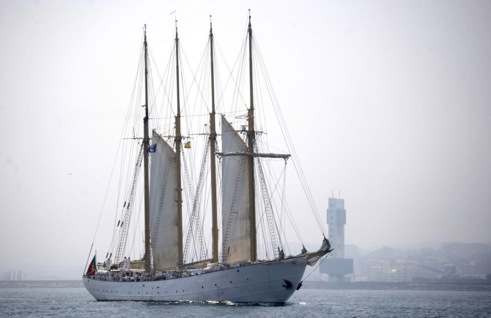 La Regata de Grandes Veleros abandona a A Coruña