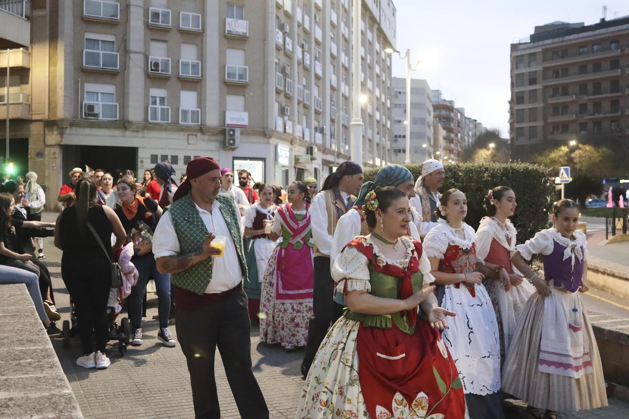 La tradicional visita a las fallas de Xàtiva en imágenes