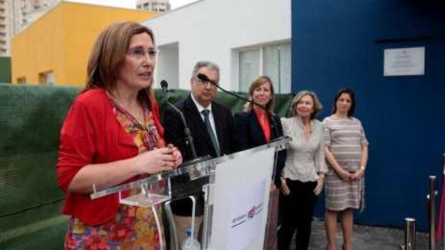 La hermana de Pepa Llinares durante el acto.