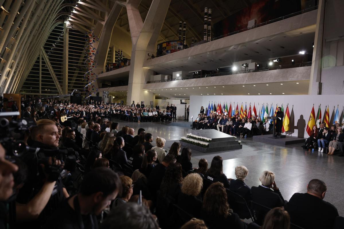 Naiara Chuliá: "És difícil educar lluny del dolor i la ràbia quan et sents així"