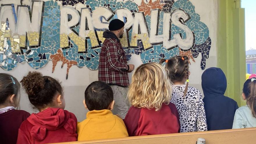 Educación en Ibiza: Un taller de ‘trencadís’ para el Medusa Art Festival de Sant Josep