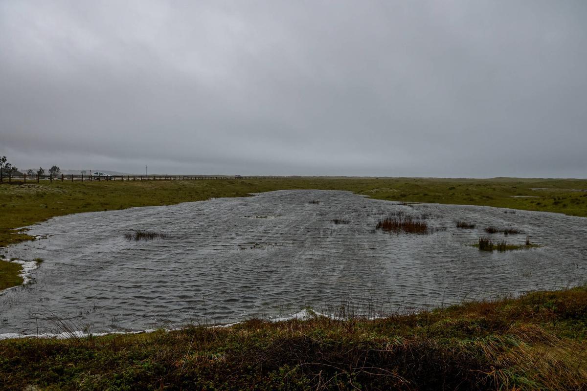 Una de las lagunas del istmo de A Lanzada.