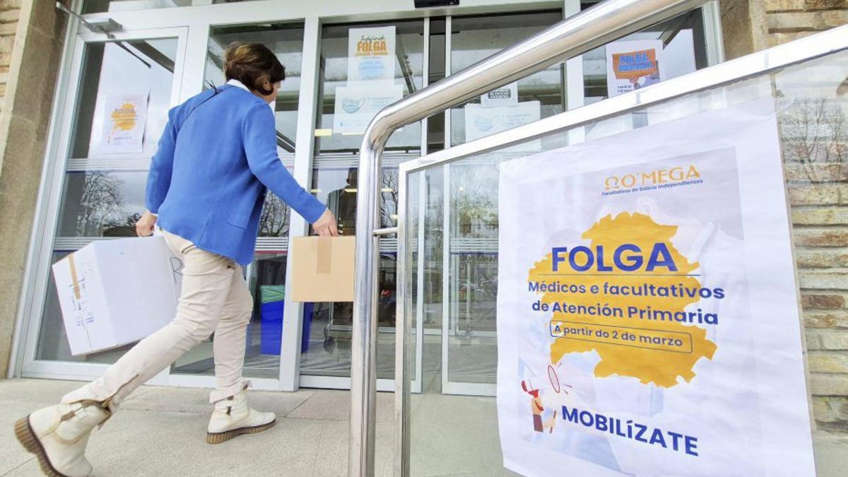Cartel anunciando una de las huelgas médicas en Pontevedra.