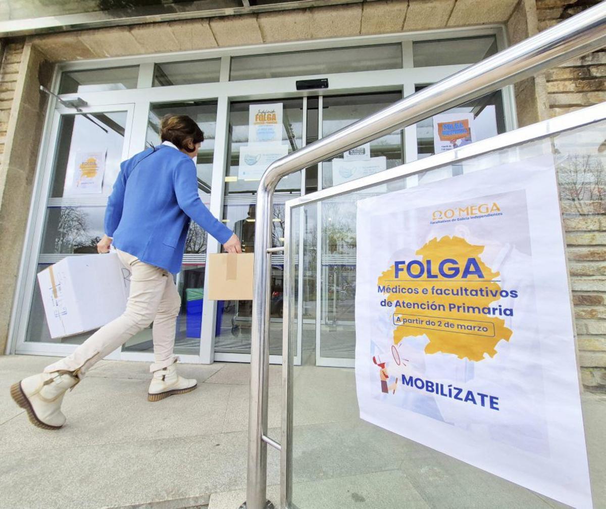 Cartel anunciando una de las huelgas médicas en Pontevedra.