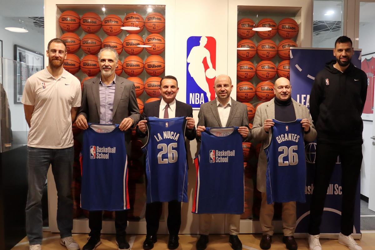 Firma del acuerdo de la NBA Basketball School en La Nucia
