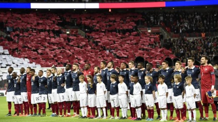 Wembley rinde homenaje a las víctimas de París