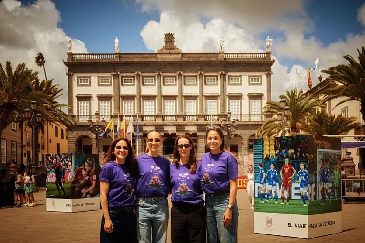 El fútbol femenino se respira en la Fan Zone de la Plaza de Santa Ana