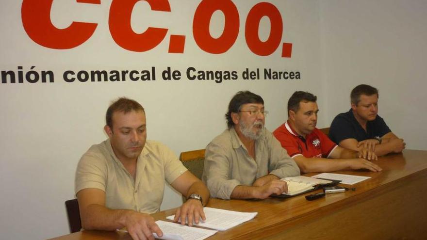 Omar García, componente del comité de empresa de CMC; Santiago Martínez, secretario general de CC OO en el Suroccidente; Mario Martínez, responsable de minería de CC OO, y Felipe Barreiro, componente del comité de empresa de CMC.