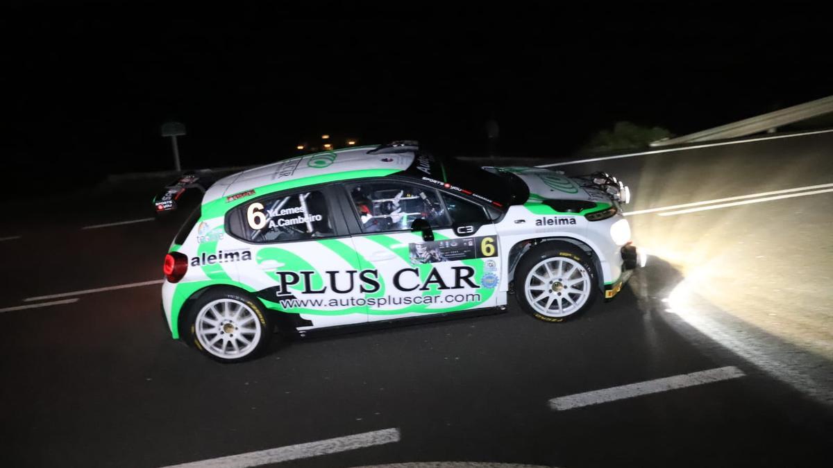 Yeray Lemes, durante el tramo nocturno de anoche en Lanzarote.