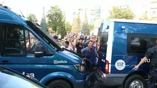 Garriga diu que denunciarà els "pallassos" que han protestat durant una visita de Vox a Girona i en demanarà l'expulsió