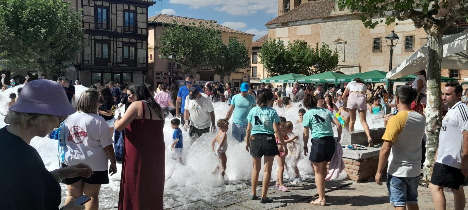 GALERÍA | La fiesta de la espuma refresca el Día de las Peñas en las Fiestas de Toro
