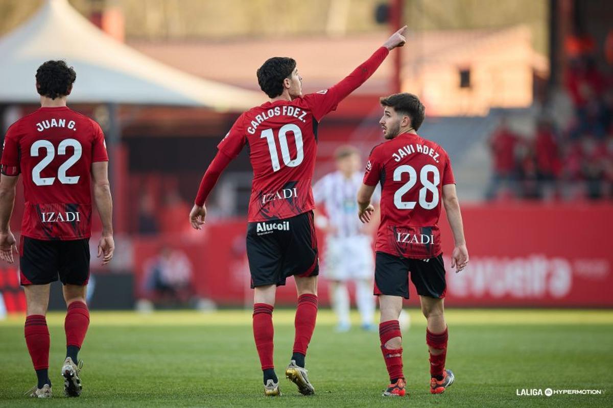 Carlos Fernández celebra un gol