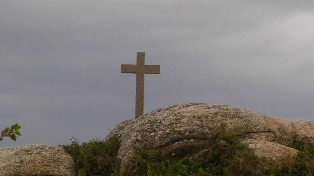 Cruz colocada en la zona de Aguiúncho de A Illa.