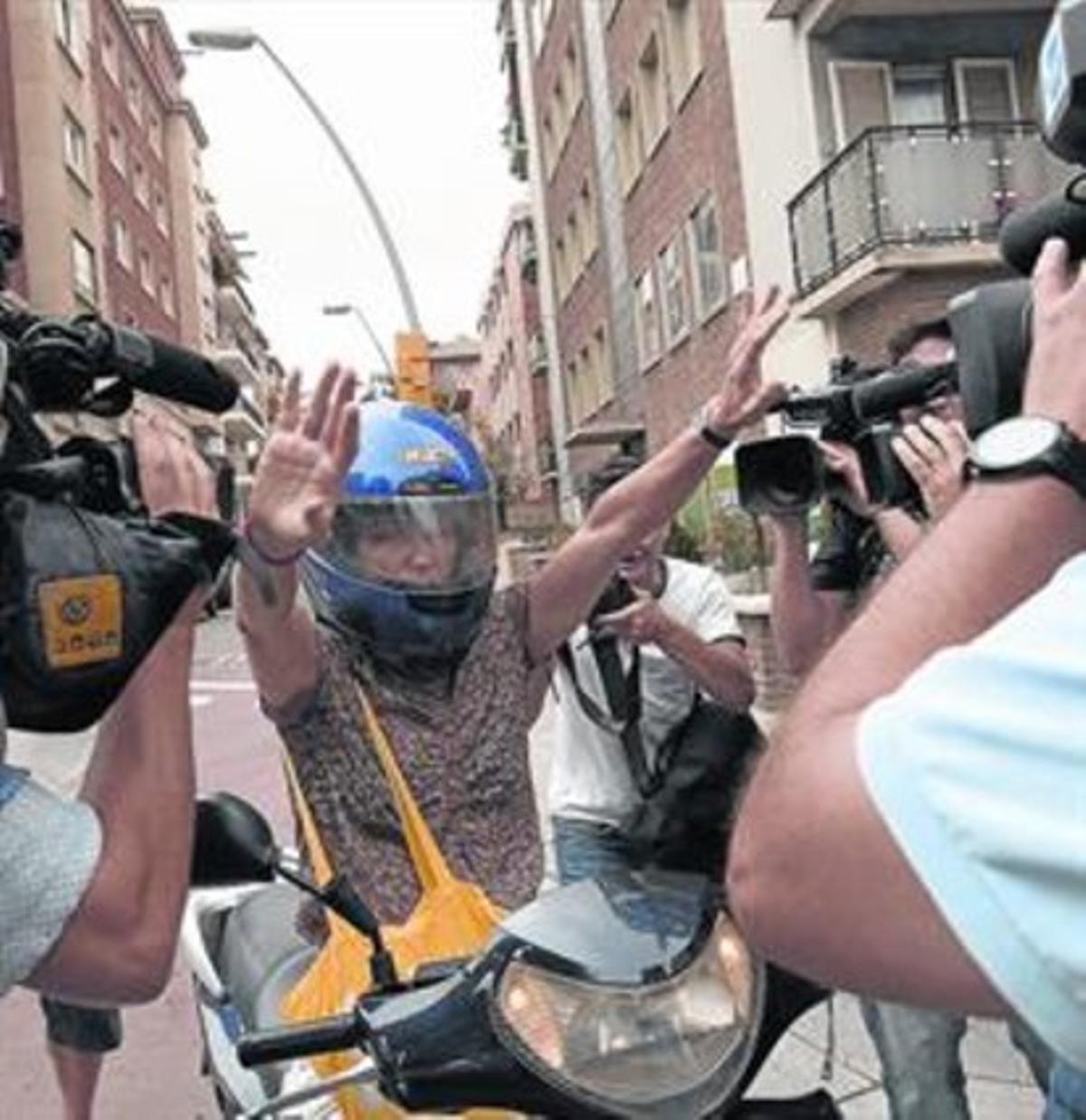 Mireia Pujol a la llegada ayer a la casa de sus padres en Barcelona.