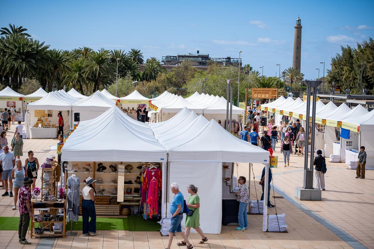 Puestos de la Feria de Artesanía del Maspalomas