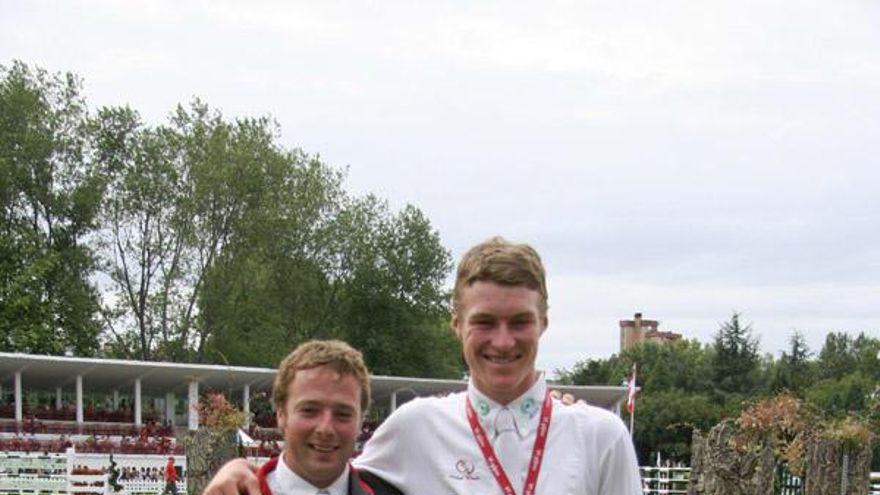 Robert y William Whitaker, ayer, en el hipódromo de Las Mestas.