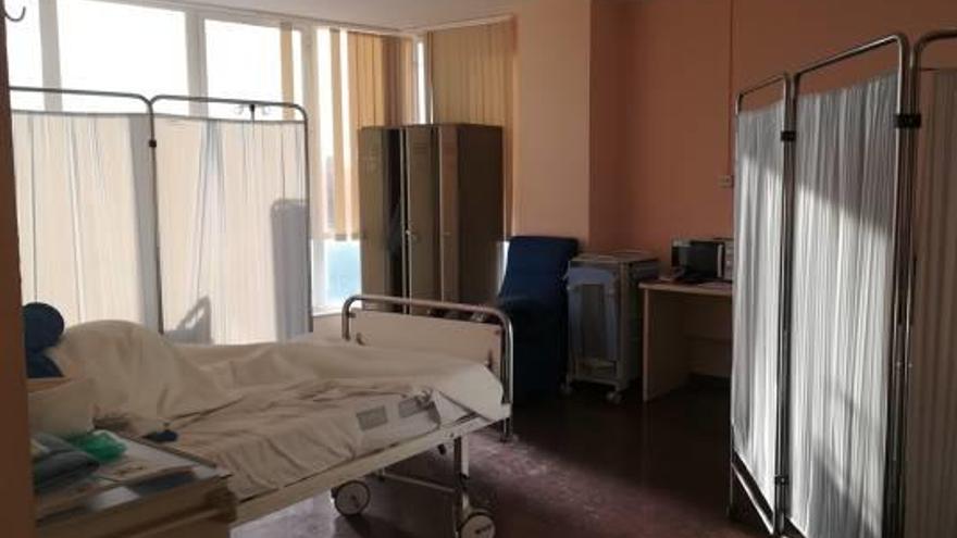 El Hospital de Sant Joan ingresa a pacientes en las salas de espera por falta de camas por la epidemia de gripe en Alicante