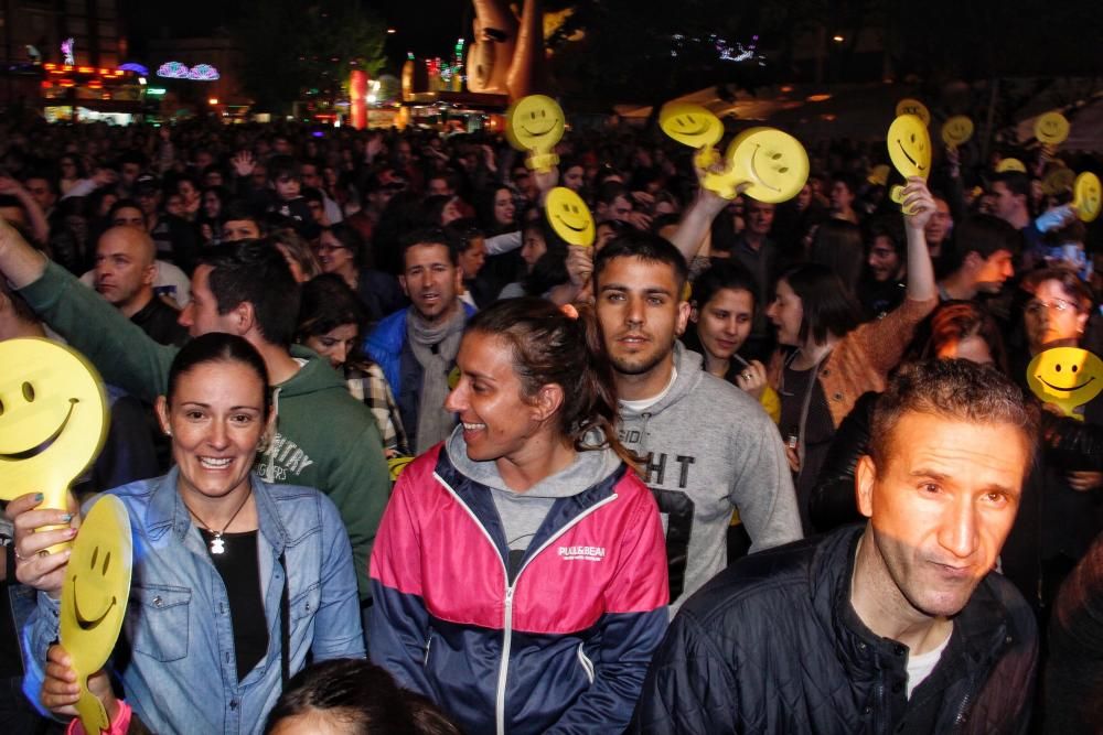 Miles de personas se entregan al espectáculo organizado por la Orquesta Panorama durante las fiestas de San Xosé Obreiro de Marínsta Panorama en Marín!