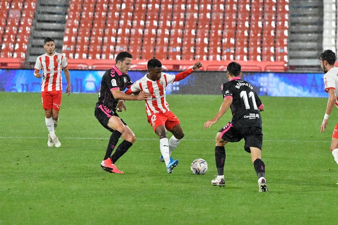 El Tenerife cae ante el Almería (2-0)