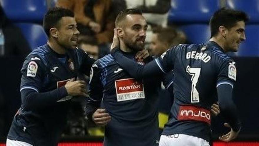 Los jugadores del Espanyol celebran el gol de Darder.