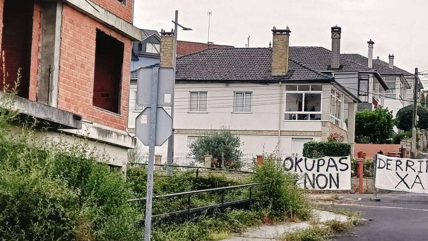 Crespo anuncia «un plan» para legalizar la urbanización de Cunqueiro y abrir el vial