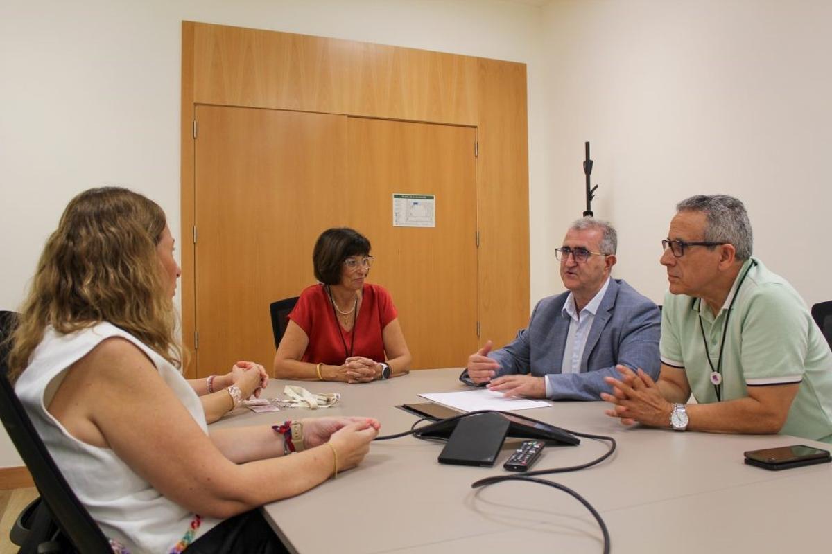 De izquierda a derecha, Belén Fuster, responsable de Sostenibilidad de GSE; Mayte Ramos, CEO de GSE; Francisco José Soria, director general de Economía de la Generalitat Valenciana; y Ramón Rodríguez, presidente de GSE, durante el encuentro celebrado con motivo de la obtención de la calificación de Entidad Valenciana Socialmente Responsable.