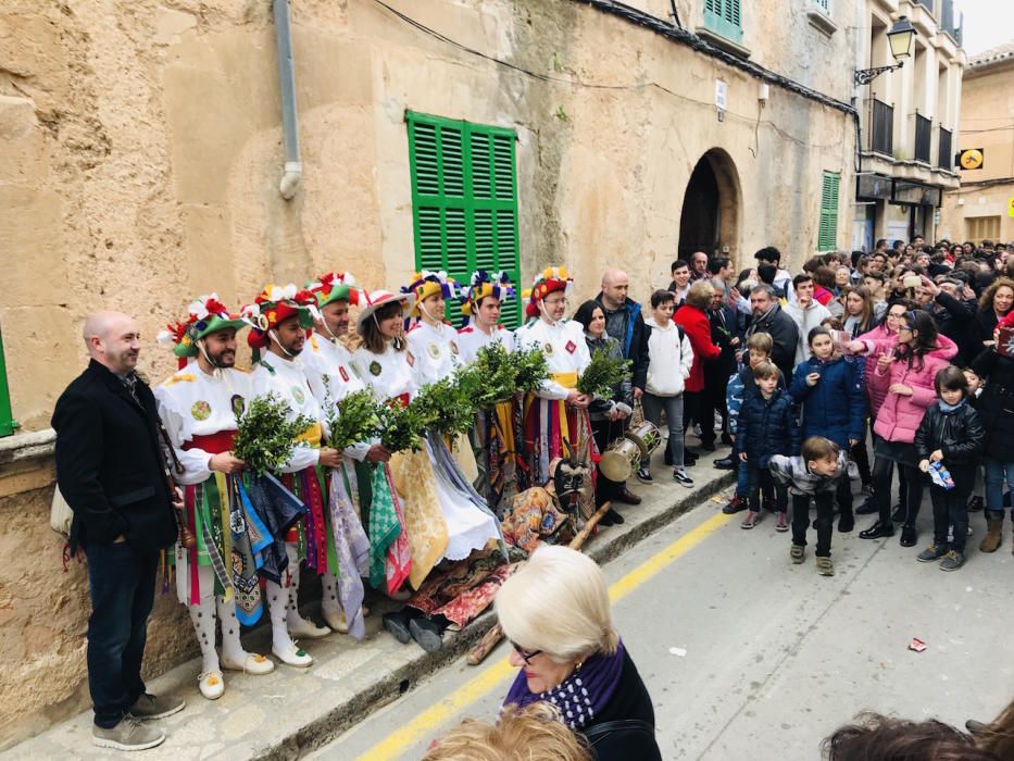 Los Cossiers de Algaida honran al patrón Sant Honorat