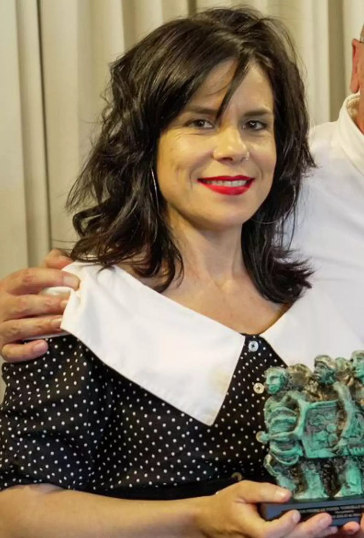 La escritora Silvia Penas recibe el premio de poesía de Carral por ‘A pel do Exilio’