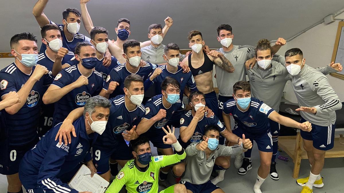 Los jugadores del Celta B celebran el triunfo