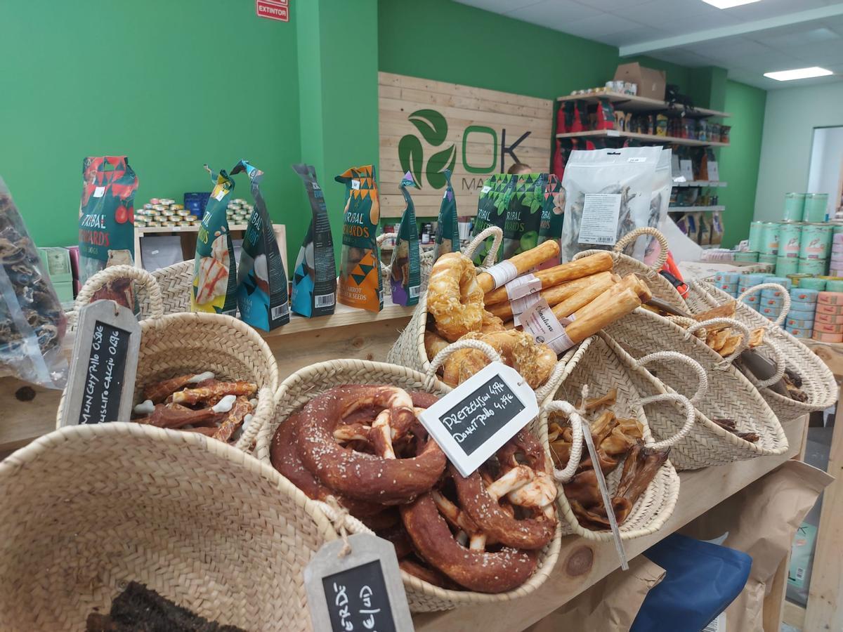 La tienda OK Mascotas de Zaragoza, especializada en alimentación natural para perros y gatos.