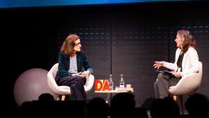 La charla entre la cineasta Joanna Hogg y la crítica Eulàlia Iglesias.