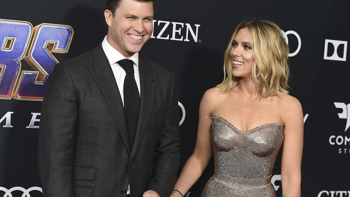 Colin Jost y Scarlett Johansson, en la presentación de 'Avengers: Endgam', en abril de 2019.'