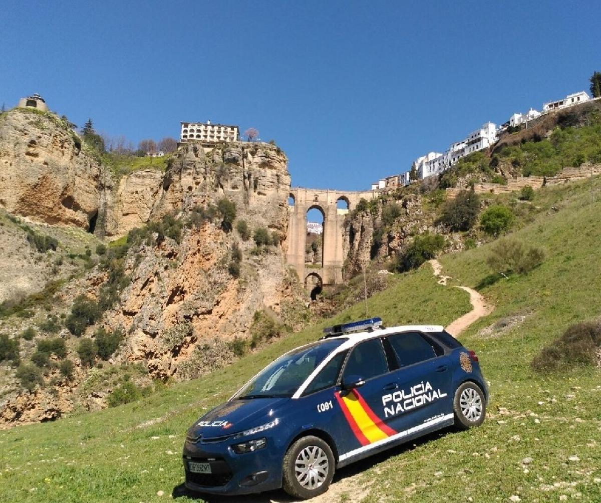 Radiopatrulla de la Policía Nacional en Ronda.